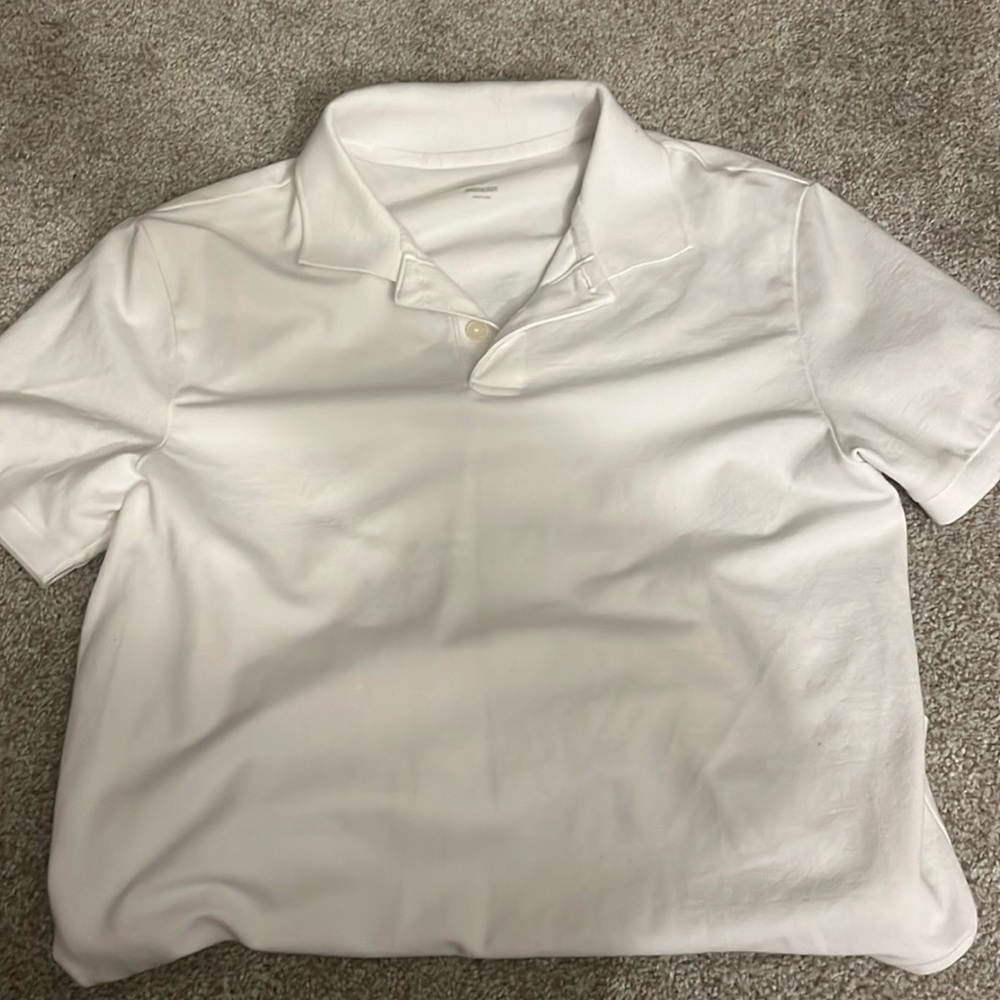 While Old Navy Polo